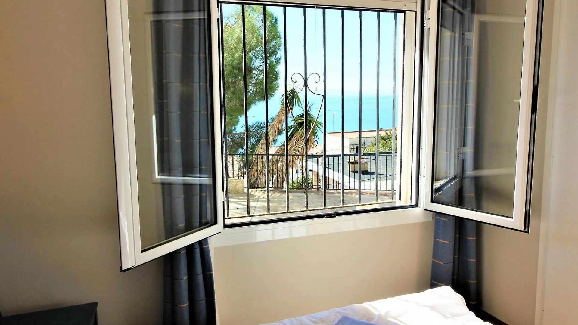 8002 - Los Torrinos 50, Casa Aislada De Todo Ruido, Con Fantastica Vista Al Mar, Gran Terreno De 100M2 Con Barbacoa, Rodeada De Vegetacion, Intimidad Asegurada. 2 Garajes. - Es-258-91 Roses