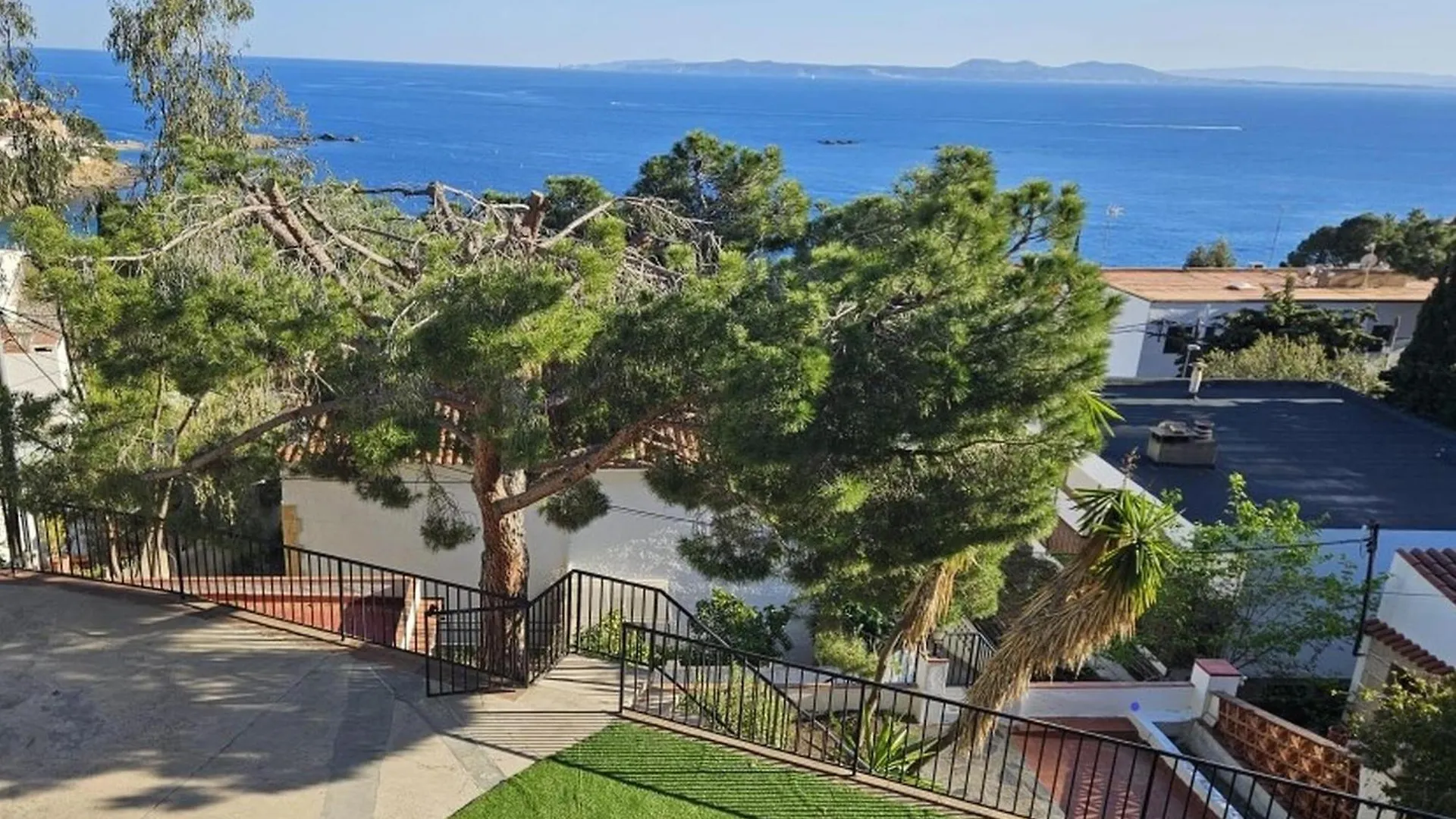 Feriehus 8002 - Los Torrinos 50, Casa Aislada De Todo Ruido, Con Fantastica Vista Al Mar, Gran Terreno De 100M2 Con Barbacoa, Rodeada De Vegetacion, Intimidad Asegurada. 2 Garajes. - Es-258-91 Roses