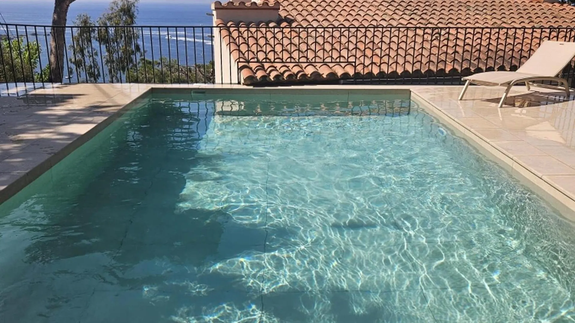 8002 - Los Torrinos 50, Casa Aislada De Todo Ruido, Con Fantastica Vista Al Mar, Gran Terreno De 100M2 Con Barbacoa, Rodeada De Vegetacion, Intimidad Asegurada. 2 Garajes. - Es-258-91 Roses