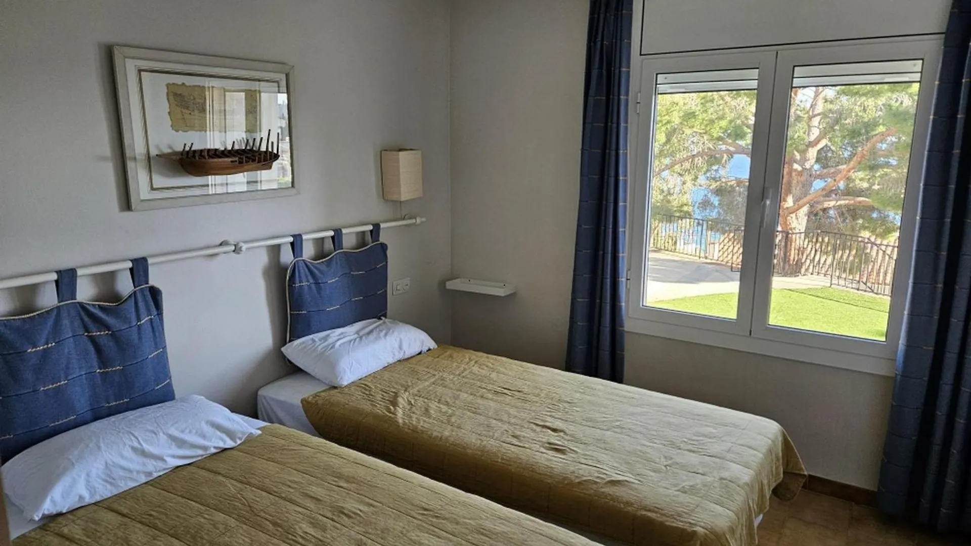 Feriehus 8002 - Los Torrinos 50, Casa Aislada De Todo Ruido, Con Fantastica Vista Al Mar, Gran Terreno De 100M2 Con Barbacoa, Rodeada De Vegetacion, Intimidad Asegurada. 2 Garajes. - Es-258-91 Roses